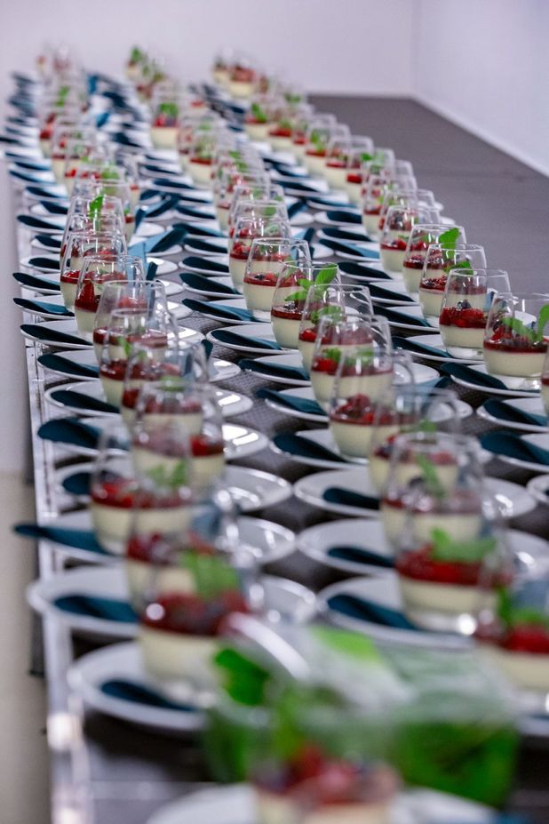 Mange desserter i glass